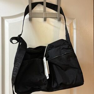 Baggu Black Messenger Bag with Casual Sporty Design
